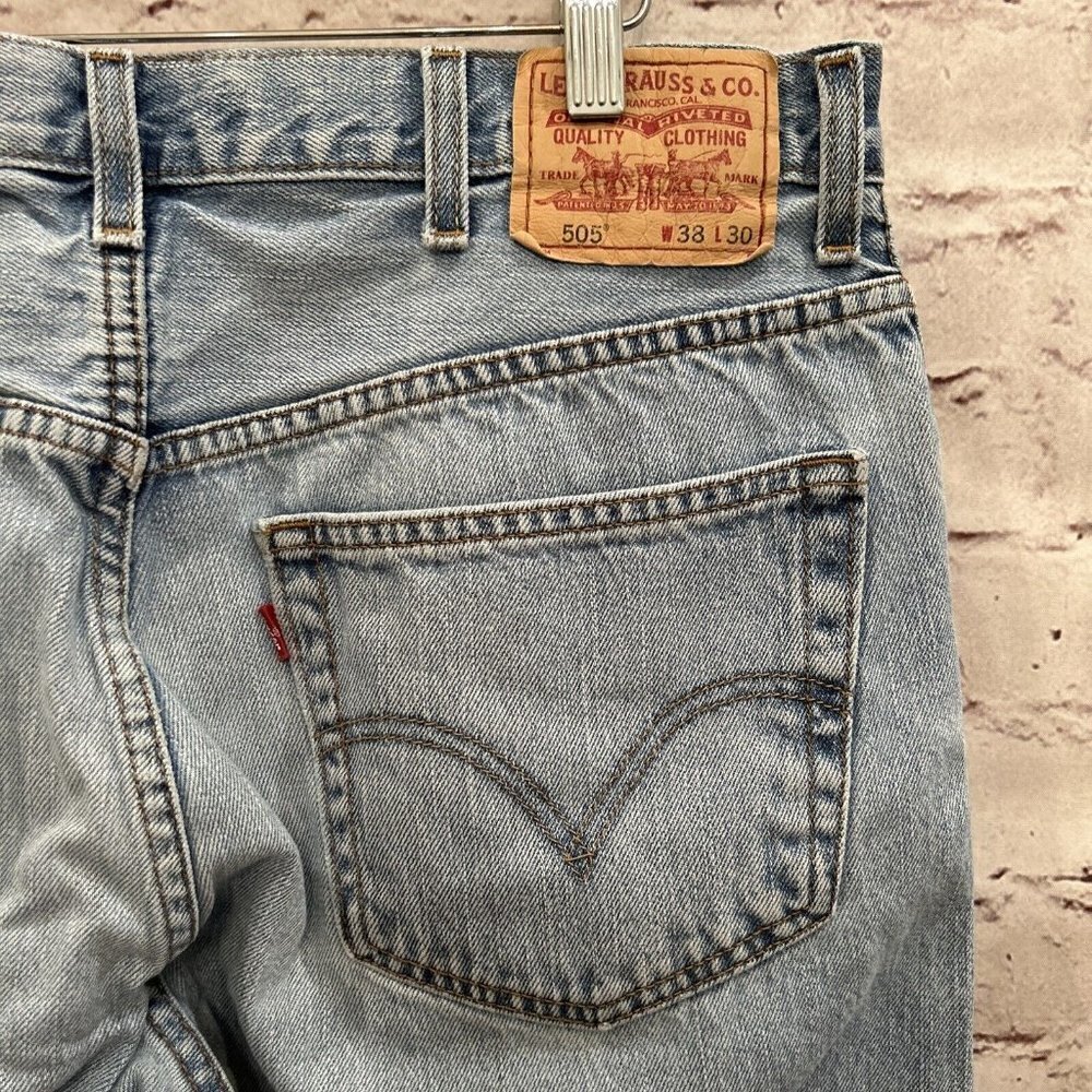 Vintage Levis 505 Regular Fit Straight Leg Medium Wash Denim Jeans 38 x 30 READ